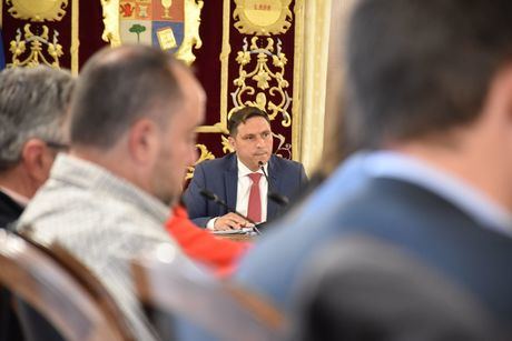El pleno de la Diputación da luz verde a más bomberos con el apoyo del PSOE y la abstención del PP