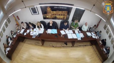 Pleno del Ayuntamiento de San Clemente en el que fueron rechazados los Presupuestos Municipales de 2026 tras el voto en contra de dos concejales del equipo de Gobierno del PP.
