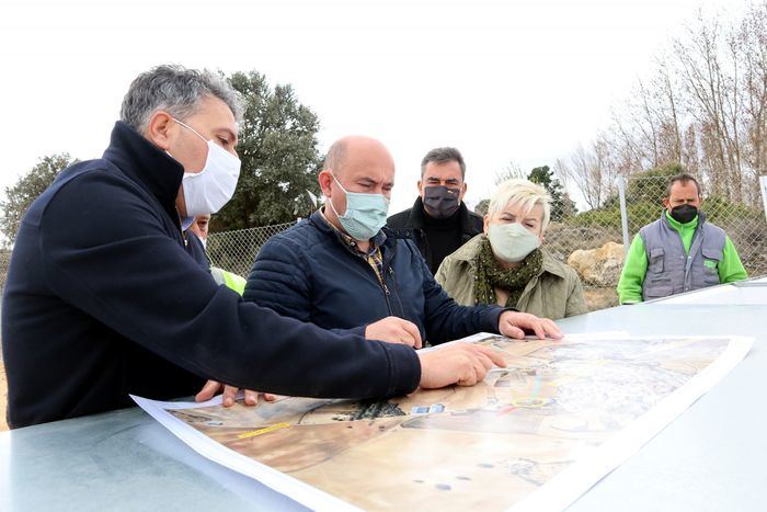 Se acometen obras para la mejora del abastecimiento de agua en Poveda de la Obispalía y Villares del Saz