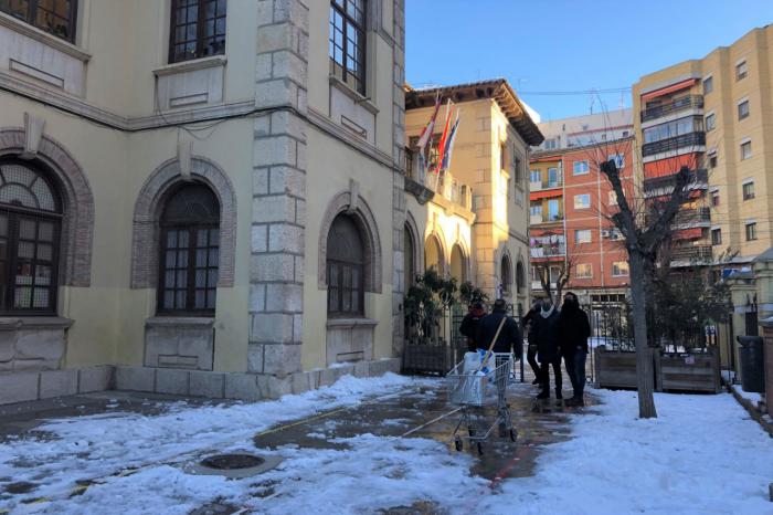 El Ayuntamiento enciende las calderas de los colegios y revisa accesos y cubiertas para preparar la vuelta al cole