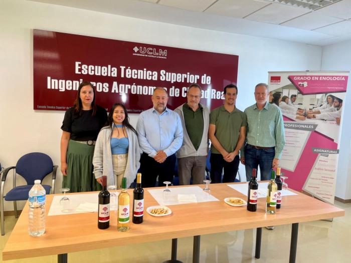 La bodega experimental de la UCLM presenta sus primeros vinos blanco y tintos con una cata comentada