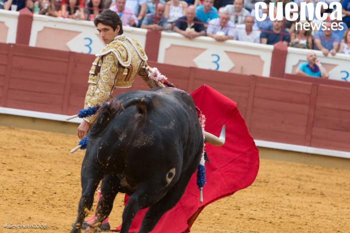 Un gran Castella desoreja un toro de José Vázquez de vuelta al ruedo en Cuenca
 