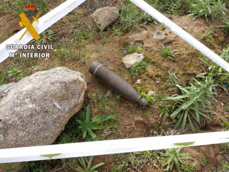 La Guardia Civil desactiva dos artefactos explosivos localizados en San Martín de Montalbán