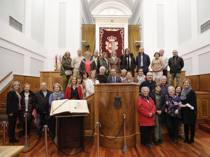 El parlamento autonómico vuelve a abrir sus puertas a la ciudadanía con una visita guiada