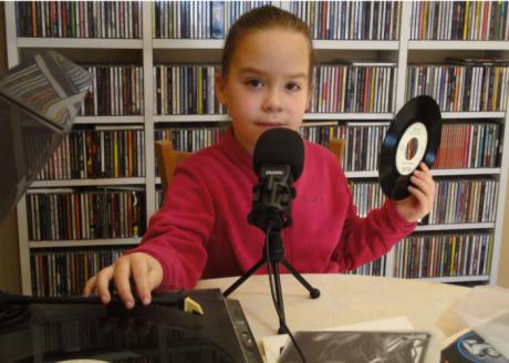 Radio Serranía “ficha” a la locutora más joven de España