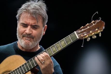 Guitarra solidaria para el fin de año en Landete