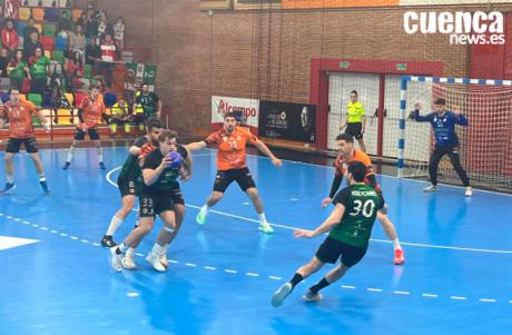 El BM Cuenca firma su peor partido en casa ante un imparable Bathco Torrelavega (26-35)