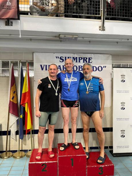 La Sección Máster del Club Natación Cuenca Brilla con 28 Medallas en el Campeonato Regional de Invierno