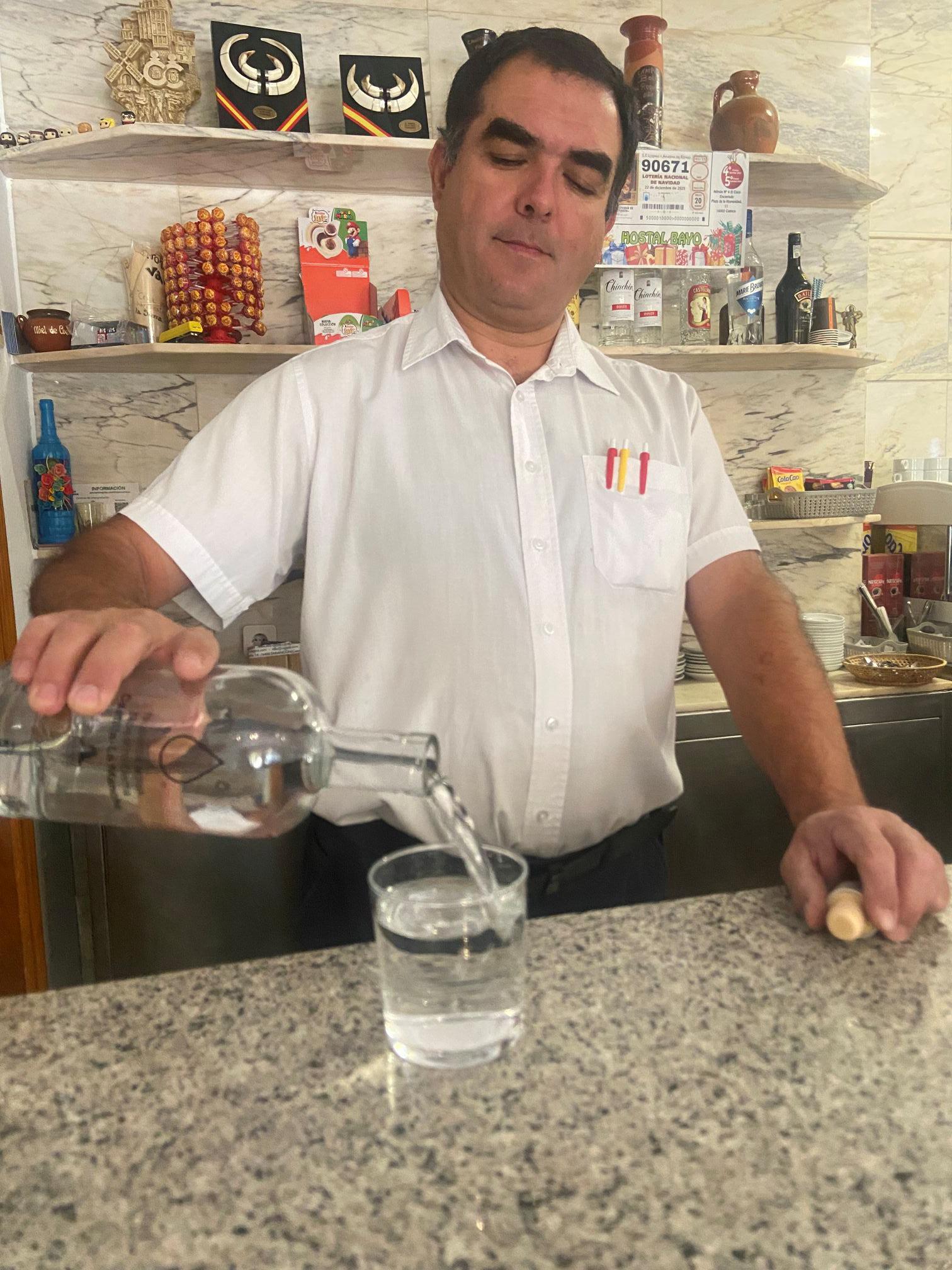 PRODESE reparte 7.500 botellas de cristal reutilizables en la Serranía de Cuenca dentro del proyecto ‘Nuestra agua, nuestra tierra’