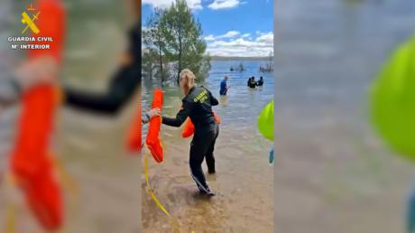 La Guardia Civil rescata a dos personas tras volcar su embarcación en el pantano de Buendía