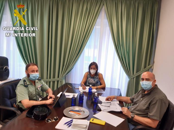 Reunion entre el Colegio de Farmaceuticos y la Guardia Civil