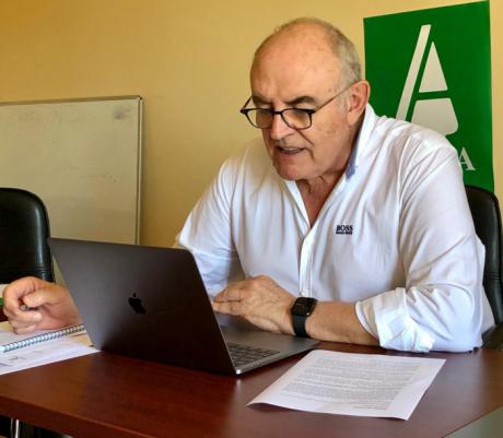 ASAJA y la Consejería de Empleo trabajan en un acuerdo marco para las campañas agrícolas