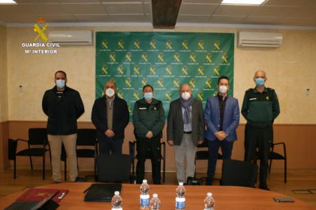 La Guardia Civil se reune con la asociacion de estanqueros de Cuenca