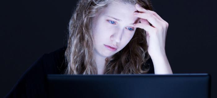 Los adolescentes pueden sufrir varios riesgos simultáneos en Internet