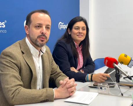 El PP denuncia la falta de gestión del alcalde y pide que se rescinda el actual contrato ya que no suple las necesidades de los usuarios