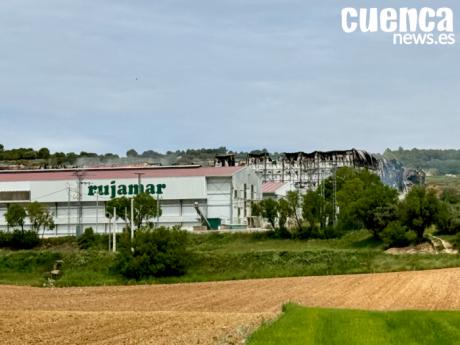 Extinguido el incendio en la avícola de Rujamar