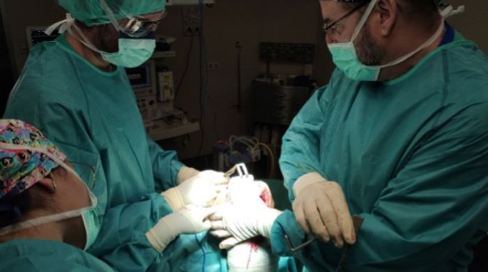 El Hospital Recoletas implanta la primera prótesis de rodilla realizada a medida para un paciente