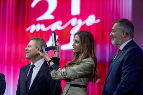 La emoción de Sara Carbonero en Cuenca: "El trozo más grande de esta medalla es para ella"