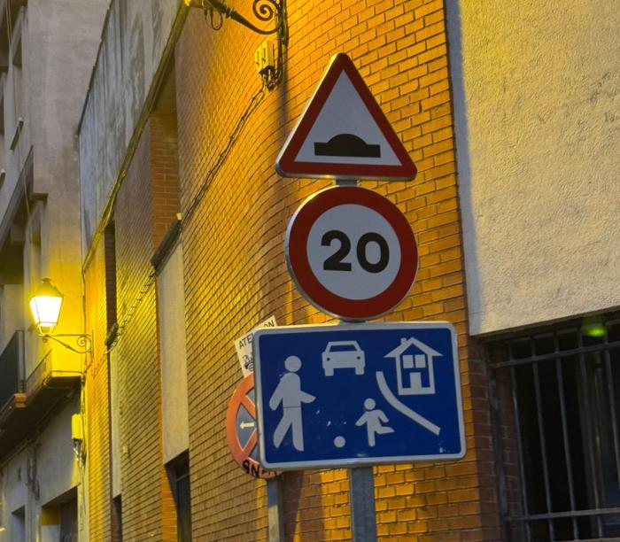 “Descontrol absoluto” en Los Tintes, según el PP: “Los conductores no saben si pueden pasar”
