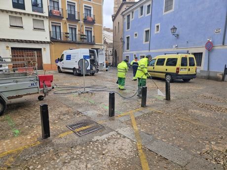El Servicio de Obras del Ayuntamiento actúa en la mejora del pavimento del Casco Antiguo de cara a Semana Santa