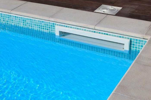 Rescatado un niño de 5 años cuyo brazo quedó atrapado en el filtro de una piscina