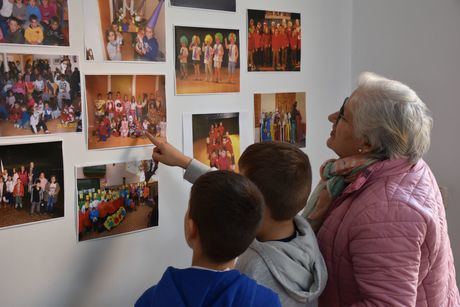 La Biblioteca de Sotorribas organiza una exposición fotográfica y diversas actividades para celebrar su 25.º aniversario