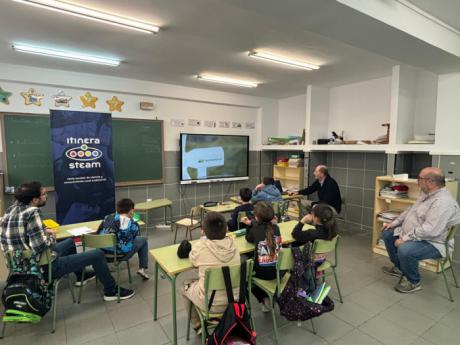 Iberdrola participa en el proyecto Itinera Steam en Enguídanos junto a la UCLM para impulsar el conocimiento científico en el medio rural