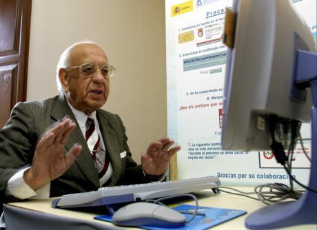 Movistar prioriza y simplifica la atención telefónica a los mayores de la región