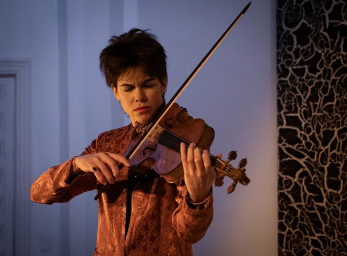 Isabel Villanueva conmueve con su “Ritual” de viola y silencio