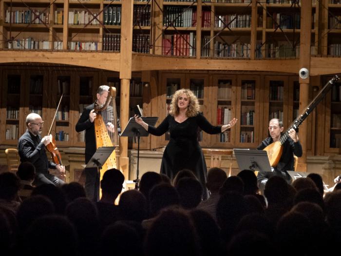 Raquel Andueza y La Galanía durante su concierto Ninna Nanna en la Biblioteca de La Merced de Cuenca.