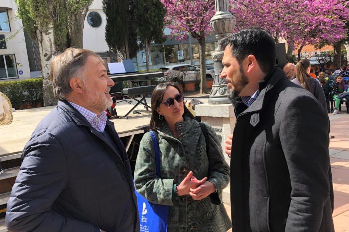 Dolz anima a los conquenses a visitar la Feria del Libro “en cualquier momento que quieran, pues hay actividades constantemente”