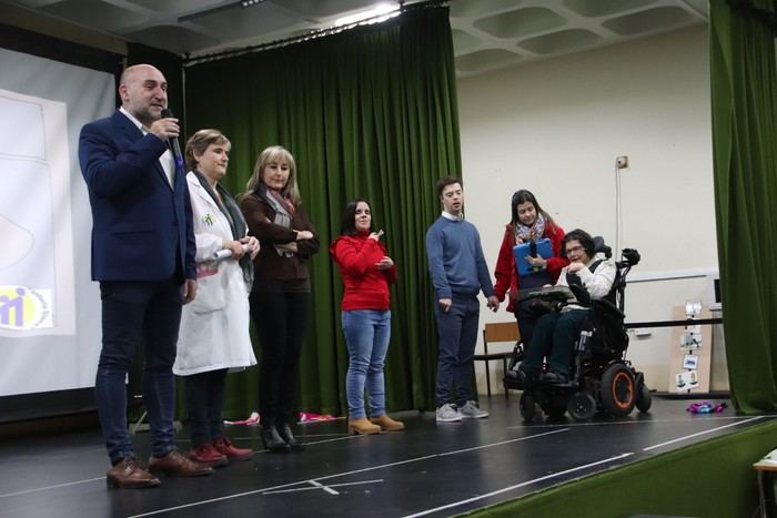 Ayuntamiento y CEE Infanta Elena conmemoran el Día Internacional de las Personas con Discapacidad con actividades inclusivas
