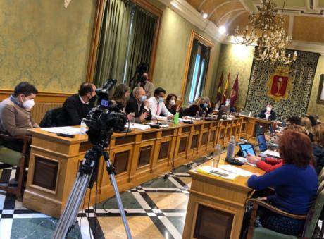 El Pleno del Ayuntamiento rechaza las cuatro mociones sobre el tren convencional
