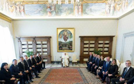 El Sumo Pontífice recibe en audiencia privada a los alcaldes y alcaldesas de las Ciudades Patrimonio de la Humanidad de España, entre ellos el alcalde Darío Dolz, en el Vaticano