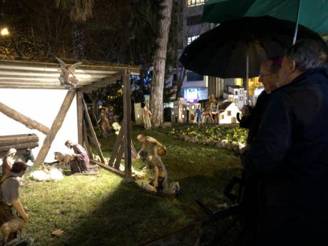 El tradicional Belén ya luce en la Plaza de la Hispanidad