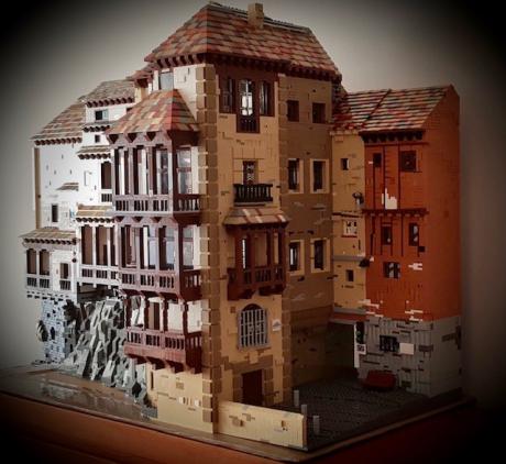 Construyen una replica de las Casas Colgadas con piezas de Lego