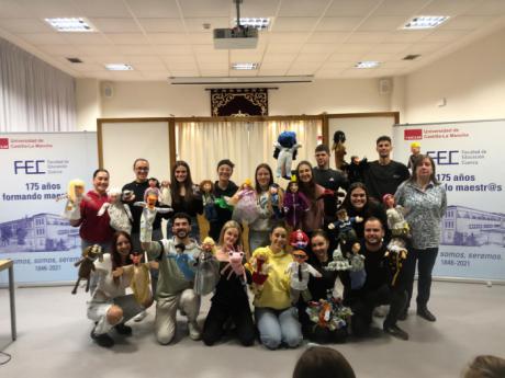 Títeres, música y mensaje: las representaciones teatrales de la Facultad de Educación llegan a las aulas de educación infantil y primaria