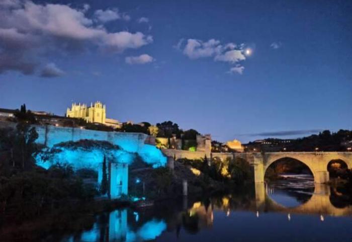 Toledo ilumina espacios en color azul este jueves con motivo del Día Internacional de Urgencias y Emergencias