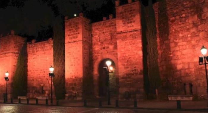Toledo ilumina este lunes de color rojo varios espacios monumentales con motivo del Día Mundial del Donante de Sangre