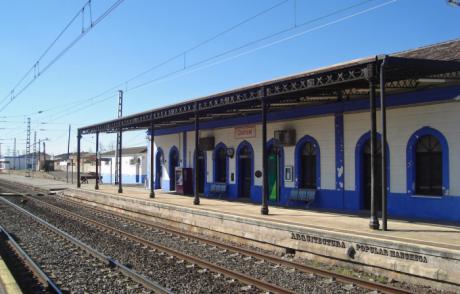 Dos fallecidos al arrollar un tren un vehículo en un paso a nivel en Almagro
 