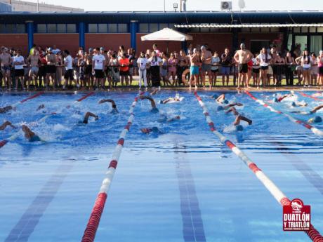 Rafa López y Encarni Arteseros se coronan en el II Triatlón de Quintanar del Rey en una cita multitudinaria y emotiva
