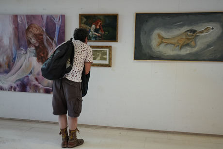 La Facultad de Bellas Artes se convierte en una macrosala de exposiciones con “Happy Accidents”