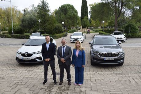 La UCLM presenta en Albacete sus vehículos institucionales, fruto de una nueva colaboración público-privada