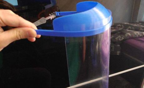 El Gobierno regional canaliza un proyecto de colaboración público-privada para fabricar 20.000 viseras de protección para personal sanitario