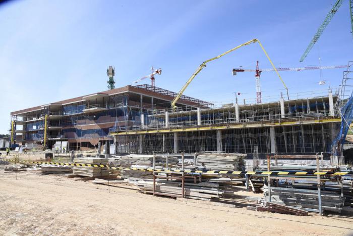 Tortosa achaca la tardanza de Page en visitar las obras del nuevo Hospital a que “no habían avanzado lo suficiente para que quedara bien la foto”