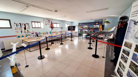 Albendea inaugura la exposición “La Alcarria: origen de la aviación militar” como antesala a un verano cultural centrado en el Ejército del Aire