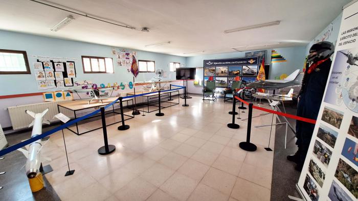 Albendea inaugura la exposición “La Alcarria: origen de la aviación militar” como antesala a un verano cultural centrado en el Ejército del Aire