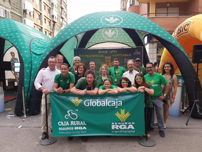 Vive de cerca La Vuelta a España en la fan zone solidaria de Globalcaja y Seguros RGA