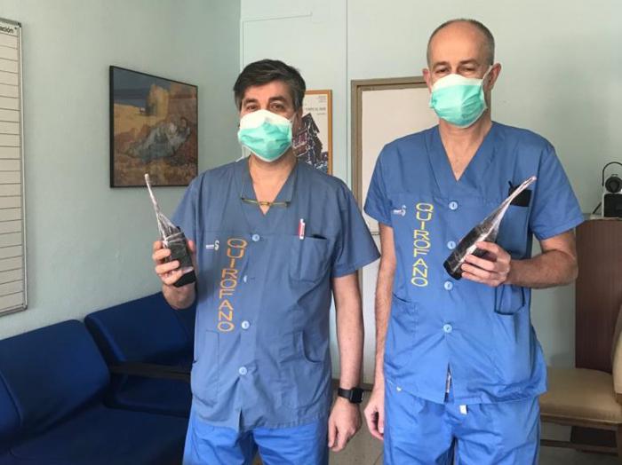 La Policía Local entrega 8 walkie talkies al Área Quirúrgica del hospital ‘Virgen de la Luz’