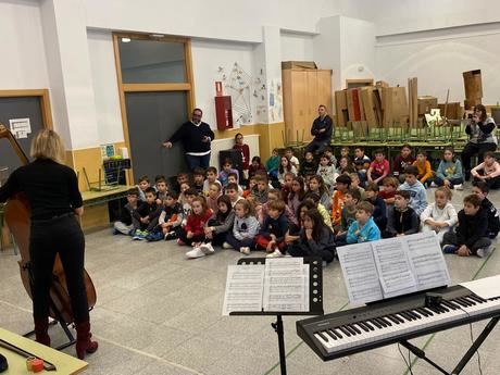 El colegio Ciudad Encantada celebra el Día de Santa Cecilia con un taller musical dedicado al contrabajo